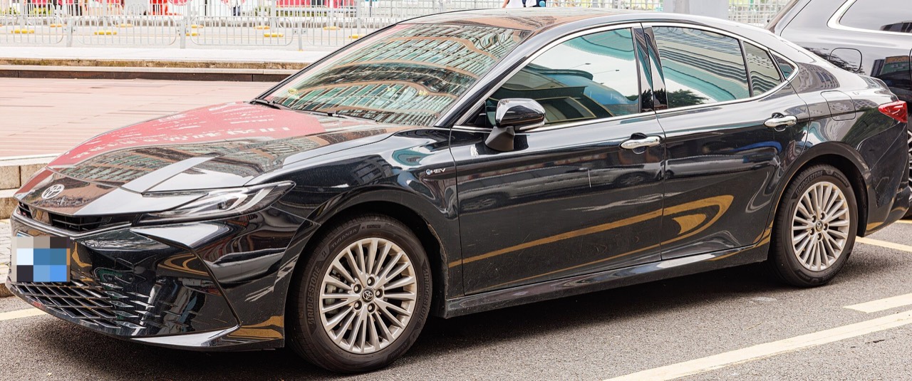 Toyota Camry SL. Photo: Dinkun Chen, CC BY-SA 4.0, via Wikimedia Commons; plates blurred per our privacy policy.