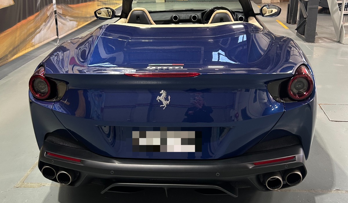 Ferrari Portofino: the palace gate