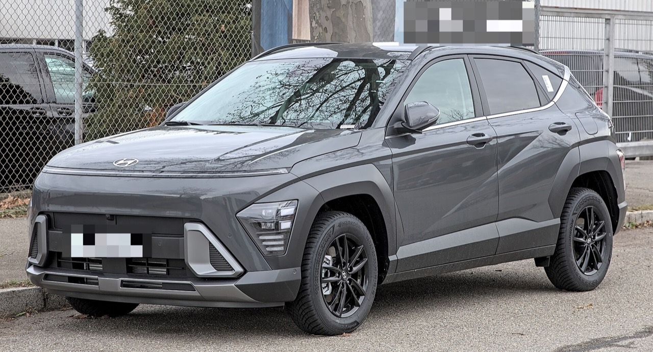 Hyundai Kona. Photo: Alexander-93, CC BY-SA 4.0, via Wikimedia Commons; plates blurred per our privacy policy.