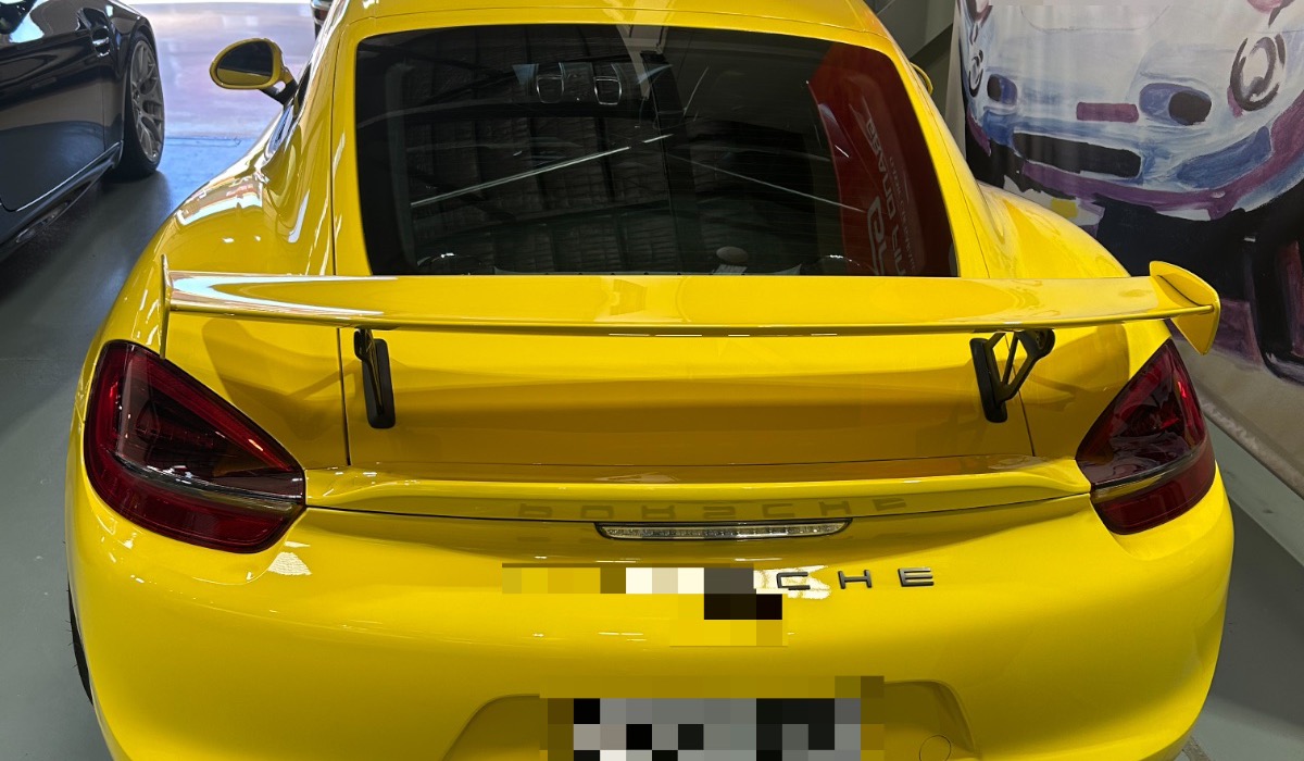 Porsche Cayman GT4: the yellow standard