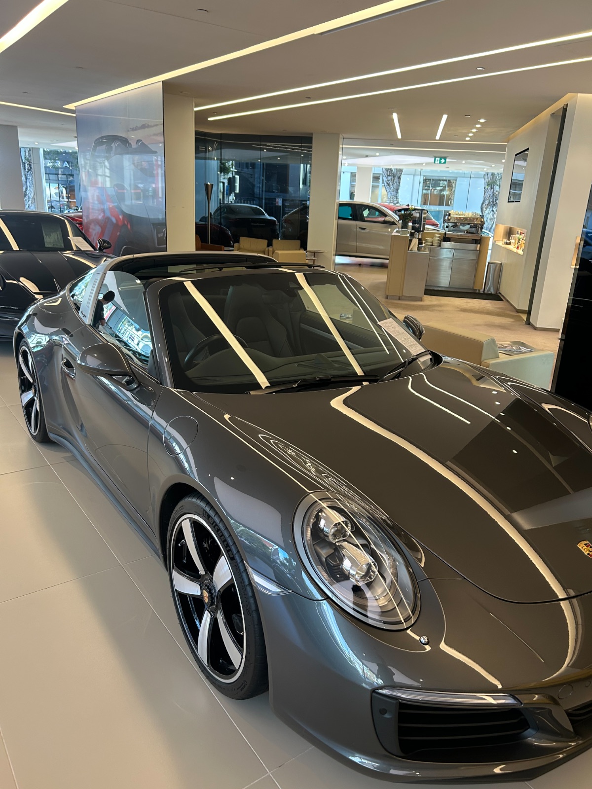 A Porsche 911 Targa, photographed by us. Photography: Queen of Cars.